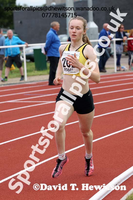 Under-15 girls 800 metres. Photo: David T. Hewitson/Sports for All Pics
